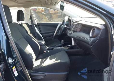 2017 Toyota Rav4 Xle z USA, uszkodzony, nr VIN 2T3RFREVXHW678924